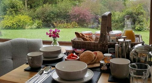 Nant yr Onnen B&B and Ysgubor Holiday Cottage, Забронировать Отель «постель и завтрак» Трегарон Mid Wales