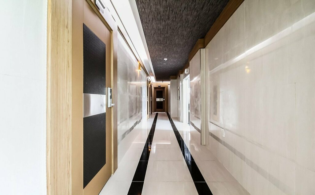Business Hotel