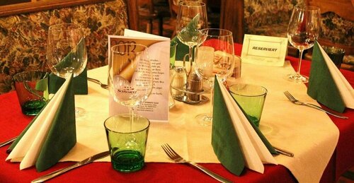 Hotel Restaurant Schwartz, Забронировать Отель Отели Neusiedl am Steinfelde с парковкой, Парковка