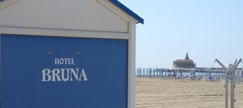 Hotel Villa Bruna, Забронировать Отель Отели в центре Каорле, в центре