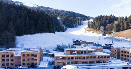 Tirol Lodge, Book Hotel Hoteller i Tyrol med parkering, Parkering