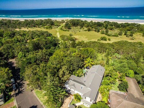 Baby Blue - 3 BR villa steps from Tallow Beach, Забронировать Отель Байрон-Бей Tweed Coast