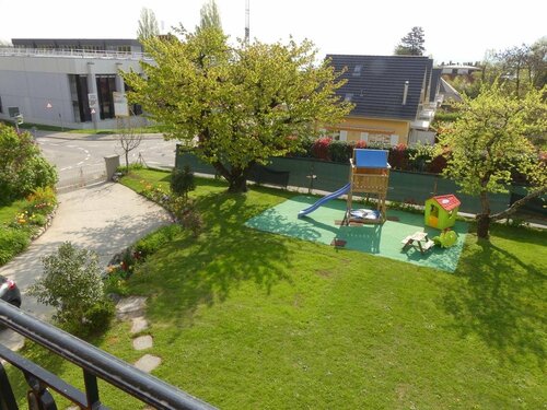 Au Bonheur des Iris, Book Pension Hoteller i Vaud med parkering, Parkering