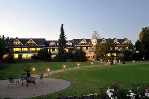 Kurhotel Haus am Park, Забронировать Отель Эрвитте Зауэрланд, рядом с Термальный спа-комплекс Хелльвег-Золе