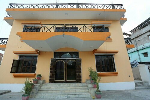 Oyo 27914 Hotel Lord Buddha, Забронировать Отель Отели Бодх-Гая с парковкой, рядом с Bodh Gaya Bus Station, Парковка