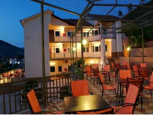Hotel Amicus, Забронировать Апарт-отель Отели Мостар с парковкой, Парковка