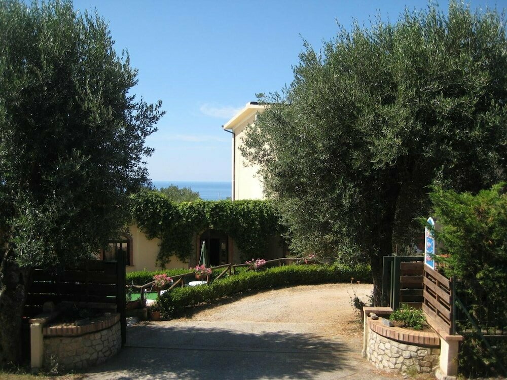 Oasi Petrus Cilento Borgo San Antonio