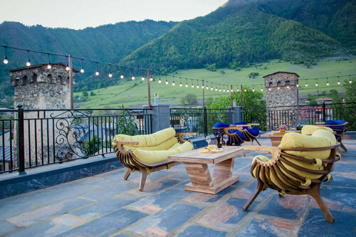 Boutique hotel mestia, Забронировать Отель Отели Местия с парковкой, рядом с Дом-музей Михаила Хергиани, Парковка