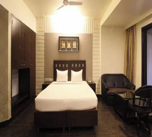 Quaint Suites, Забронировать Отель Отели штата Махараштры с парковкой, Парковка