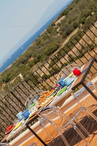 Tenuta Petra Bianca, Book Landbrugsophold Palau Emerald Coast