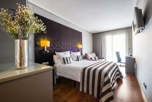 Num Hotel, Забронировать Отель Салоу Tarragonès