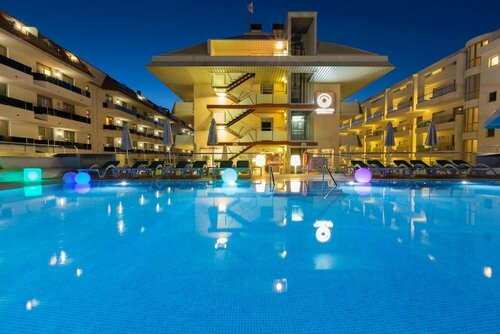 Aparthotel Odissea Park, Забронировать Отель Отели Санта-Сусанна с бассейном, Бассейн