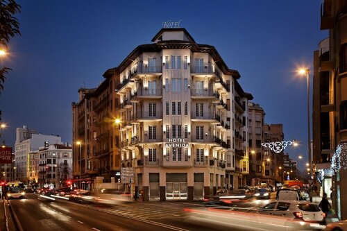 Hotel Avenida, Забронировать Отель Отели Памплоны с парковкой, рядом с Куидадела, Парковка
