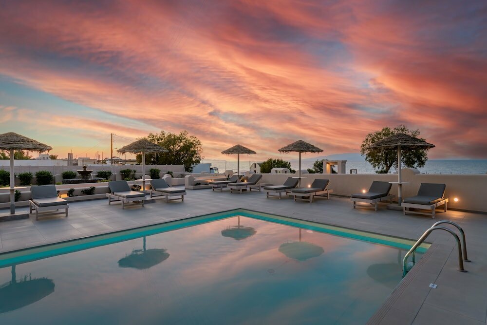 Boutique Hotel In Oia Santorini Next To The Sea