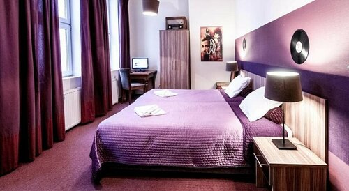 Melody Hostel, Забронировать Хостел Отели Старе Място с парковкой, Парковка