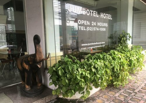 Jumbotel Hotel, Rezervovat Hotel Hotely v Central Thailand s parkováním, Parkování