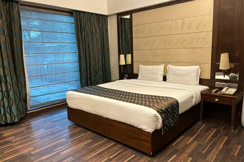 Yuhi Hospitality Speciality Japanese, Забронировать Отель Отели штата Харьяны с парковкой, Парковка