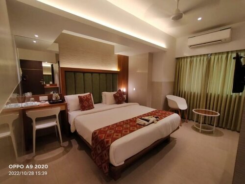 Capital O 74167 Hotel Mourya Residency, Забронировать Отель Отели Тхана 3 звезды, 3*