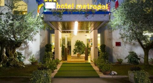 Hotel Metropol, Забронировать Отель Отели Каорле с парковкой, Парковка