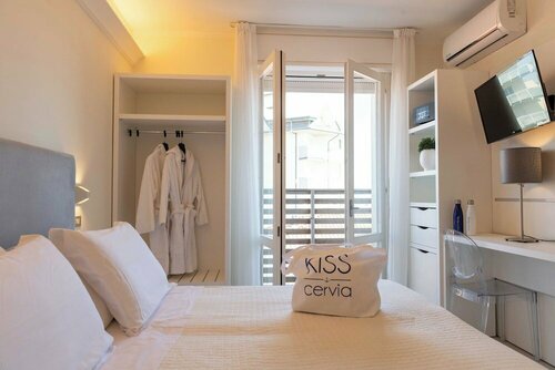 Kiss Beachfront Hotel & Restaurant, Buchen Sie Hotel Cervia 