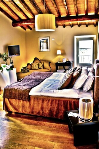 Tenuta San Pietro Hotel & Restaurant, Book Hotel Capannori Toscana