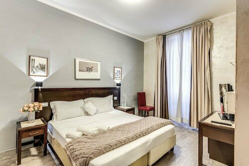 Hotel Family House, Забронировать Отель Вокзал Термини , рядом с Церковь Санта-Мария-Маджоре