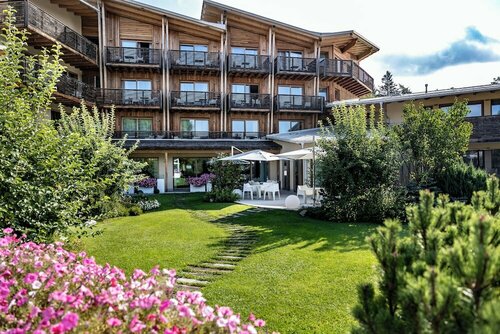 Курортный отель Blu Hotel Natura & Spa, Забронировать Курортный отель Отели Альтопиано-ди-Фольгария с завтраком, Завтраки