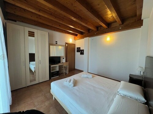 Kairos Garda Hotel, Забронировать Отель Кастельнуово-дель-Гарда Garda Veneto