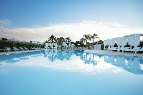 Borgo Mulino a Vento - Resort, Забронировать Курортный отель Отели в центре Уджано-ла-Кьеза, в центре