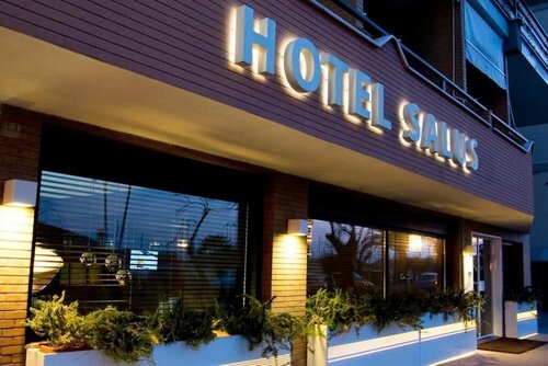 Hotel Salus, Забронировать Отель Отели Пескары с завтраком, рядом с Гавань Пескара, Завтраки