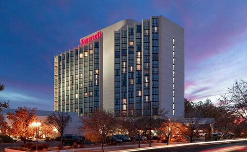 Marriott Albuquerque, Забронировать Отель Отели Альбукерке с парковкой, рядом с Торговый центр ABQ Uptown, Парковка