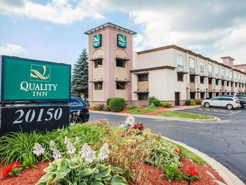 Quality Inn Milwaukee/Brookfield, Book Hotel Brookfield Wisconsin