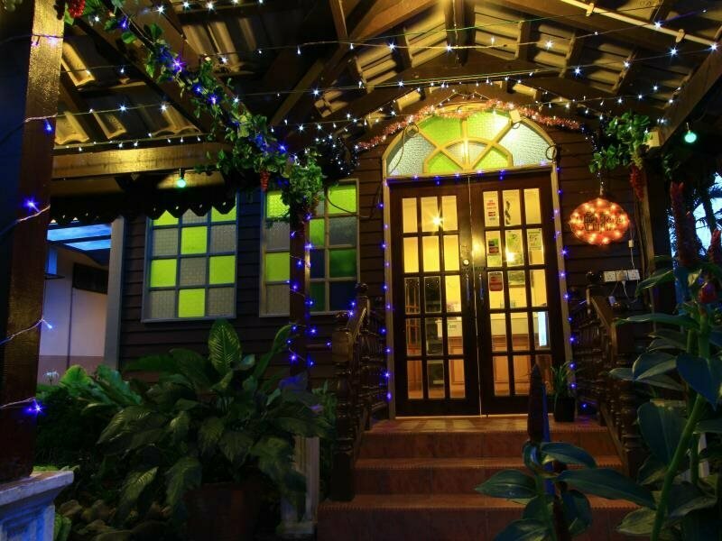 Six Villa Inn