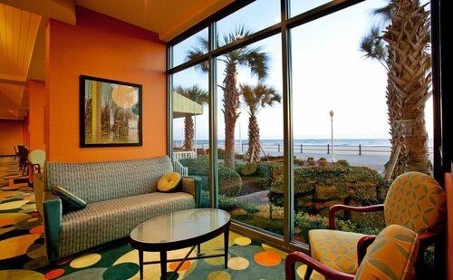Holiday Inn Express & Suites VA Beach Oceanfront by IHG, Забронировать Отель Отели Вирджиния-Бич с парковкой, рядом с Atlantic Fun Park, Парковка