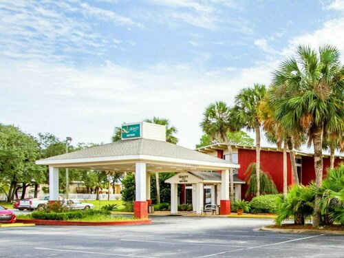 Quality Inn Fort Walton Beach - Destin West, Забронировать Отель Форт-Уолтон-Бич Emerald Coast, рядом с Towncrest Shopping Center