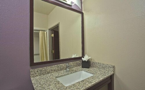 La Quinta Inn & Suites by Wyndham Fairborn Wright, Забронировать Отель Отели Фэрборн с завтраком, рядом с Soin Medical Center - Kettering Health Network, Завтраки