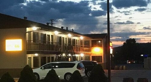 Highlander Motel, Забронировать Мотель Отели Уильямс с парковкой, Парковка