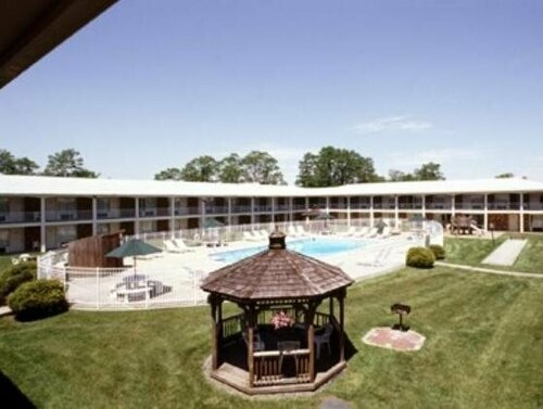 Crystal Inn Eatontown, Забронировать Мини-отель Итонтаун Джерси-Шор