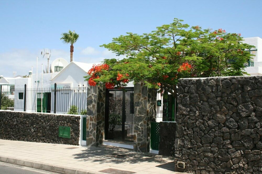Las Acacias Club de Mar S. A