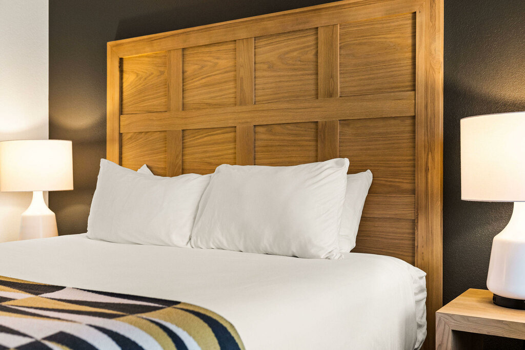 Oxford Suites Redding