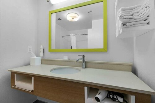 Hampton Inn & Suites Pensacola-University Mall, Boek Hotel Ferry Pass Verenigde Staten