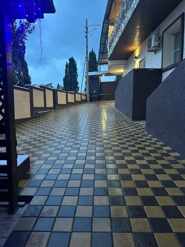 Galon Guest House, Prenota Affittacamere Hotel a Yalta Gavan' con parcheggio, Parcheggio