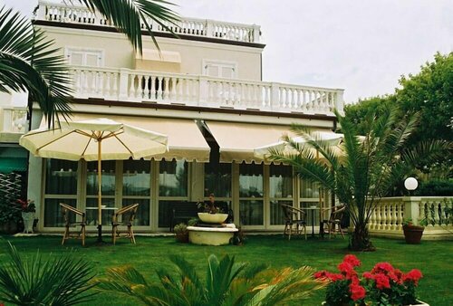 Hotel Coluccini, Забронировать Отель Отели Марина-ди-Пьетрасанта с питанием, Пансион