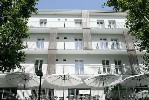 Hotel Hollywood, Забронировать Отель Мирамаре Римини