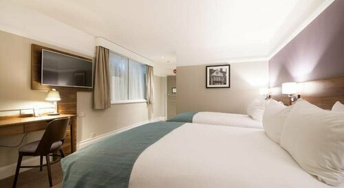 Innkeeper's Lodge Hornchurch, Book Hotel 4-stjernede hoteller i Merseyside, 4*
