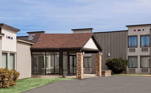 Travelodge by Wyndham Miramichi New Brunswick, Buchen Sie Hotel Hotels mit Pool in New Brunswick, Schwimmbad