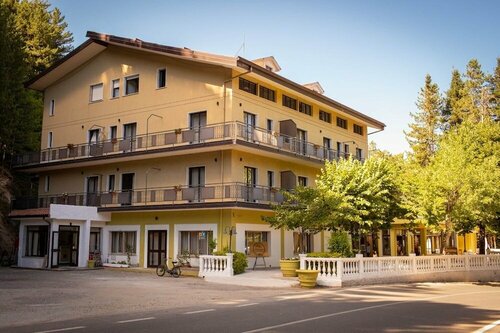 Il Bivacco del Parco Sport Hotel & Residence, Book Hotel Cutura Calabrien