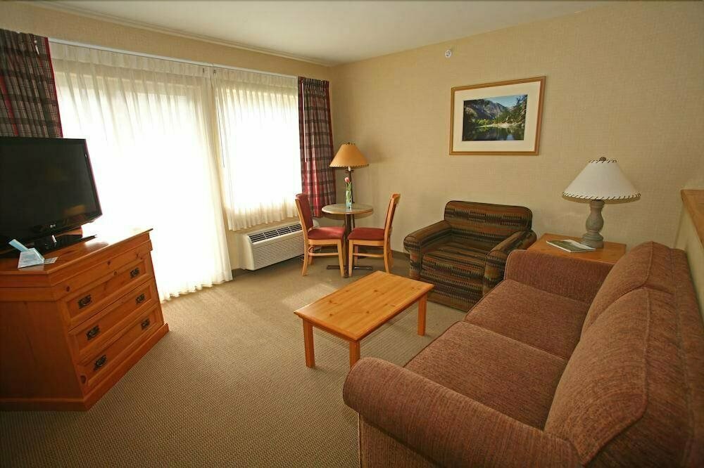 Salmon Rapids Lodge