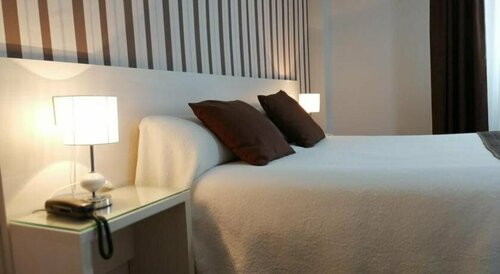 Hotel Los Angeles, Забронировать Отель Альмендралехо Badajoz Province, рядом с Дворец Монсалуд
