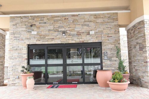 Hampton Inn & Suites Dallas Market Center, Забронировать Отель Даллас Dallas - Fort Worth Metropolitan Area